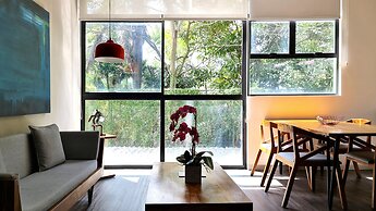 BEE Suites Santa Ana