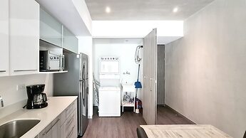 BEE Suites Santa Ana