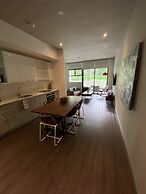 BEE Suites Santa Ana