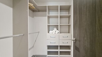 BEE Suites Santa Ana