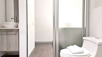 BEE Suites Santa Ana