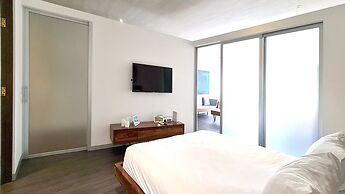 BEE Suites Santa Ana