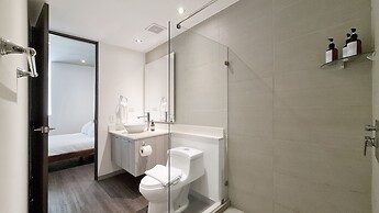 BEE Suites Santa Ana