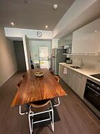 BEE Suites Santa Ana