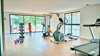 BEE Suites Santa Ana