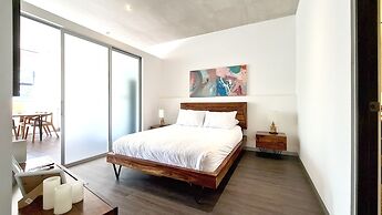 BEE Suites Santa Ana