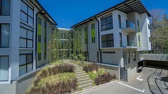 BEE Suites Santa Ana