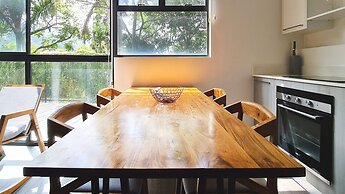 BEE Suites Santa Ana