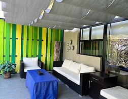 BEE Suites Santa Ana
