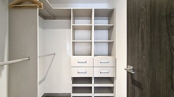 BEE Suites Santa Ana