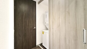 BEE Suites Santa Ana