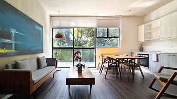 BEE Suites Santa Ana
