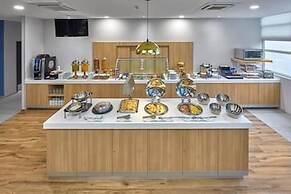 City Express Plus by Marriott Cancún Aeropuerto Riviera