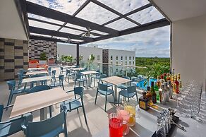 City Express Plus by Marriott Cancún Aeropuerto Riviera