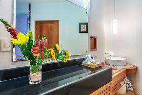 Deep Blue Condos - 302