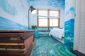 The High Tide Studio #6 Studio Bedroom Hotel Room by RedAwning