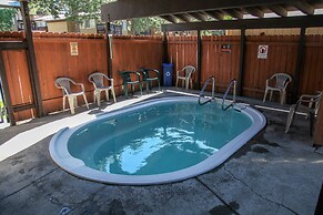 Timberline 44 Cozy and Quiet, Corner Unit, Lots of Natural Light by Re