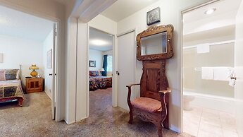 Timberline 44 Cozy and Quiet, Corner Unit, Lots of Natural Light by Re