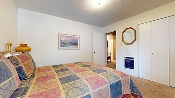 Timberline 44 Cozy and Quiet, Corner Unit, Lots of Natural Light by Re