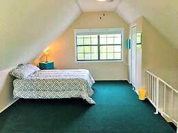 Tranquility By The Shore Cl1105b 4 Bedroom Home by RedAwning