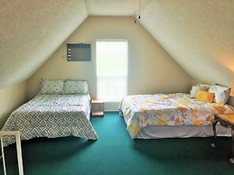 Tranquility By The Shore Cl1105b 4 Bedroom Home by RedAwning