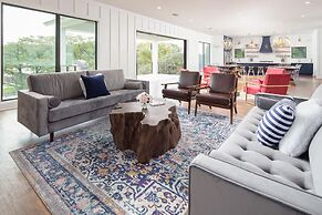 The White House On The Horseshoe 8 Bedroom Home by RedAwning