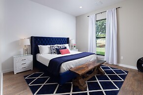 The White House On The Horseshoe 8 Bedroom Home by RedAwning