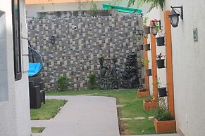 Four Season GUESTHOUSE