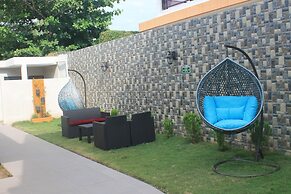 Four Season GUESTHOUSE