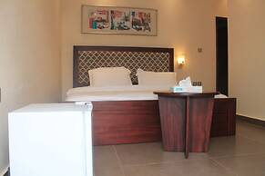 Four Season GUESTHOUSE