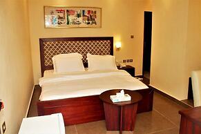 Four Season GUESTHOUSE