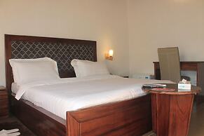 Four Season GUESTHOUSE