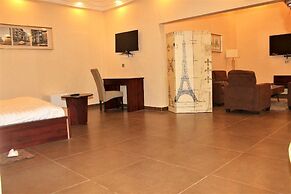 Four Season GUESTHOUSE