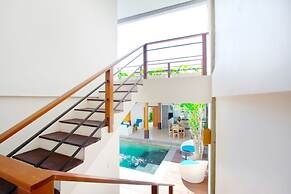 Apple Villa and Apartment