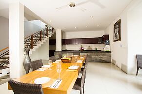 Apple Villa and Apartment