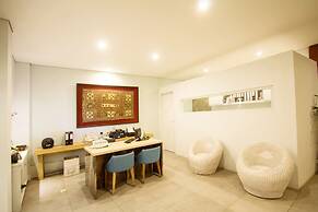 Apple Villa and Apartment