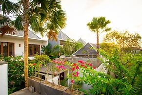 Apple Villa and Apartment