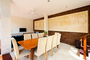 Apple Villa and Apartment