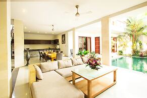 Apple Villa and Apartment