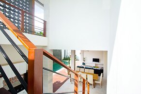 Apple Villa and Apartment