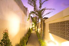 Apple Villa and Apartment