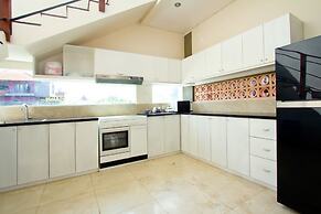 Apple Villa and Apartment