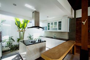 Apple Villa and Apartment