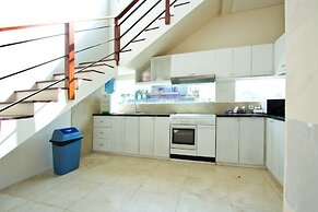 Apple Villa and Apartment