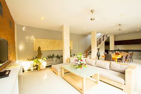 Apple Villa and Apartment