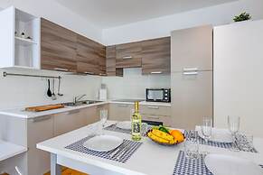 Desenzanoloft – Blue Eyes