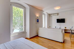 Desenzanoloft – Blue Eyes