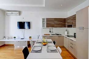 Desenzanoloft – Blue Eyes