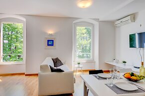 Desenzanoloft – Blue Eyes