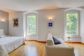 Desenzanoloft – Blue Eyes